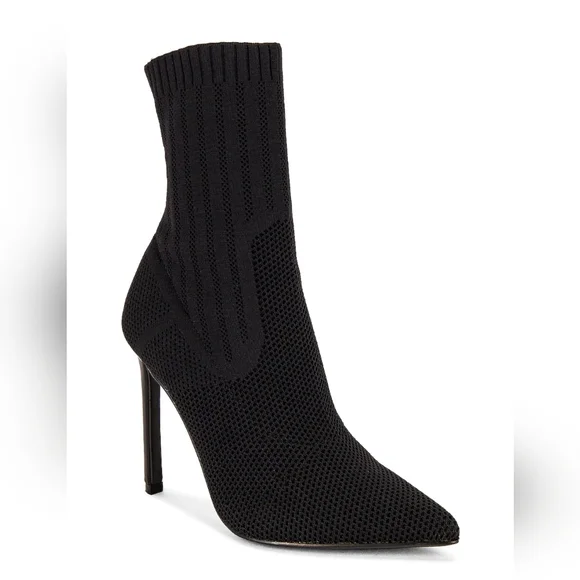 Sexy Sleek Steve Madden Black Knit Booties - Picture 2 of 11